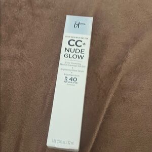 IT Cosmetics CC+ Nude Glow Skin Tint